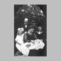 022-0385 Familie Rudolf Heymut aus Goldbach. Im Bild die Taufe von Renate Heymut am 20.07.1924 .jpg